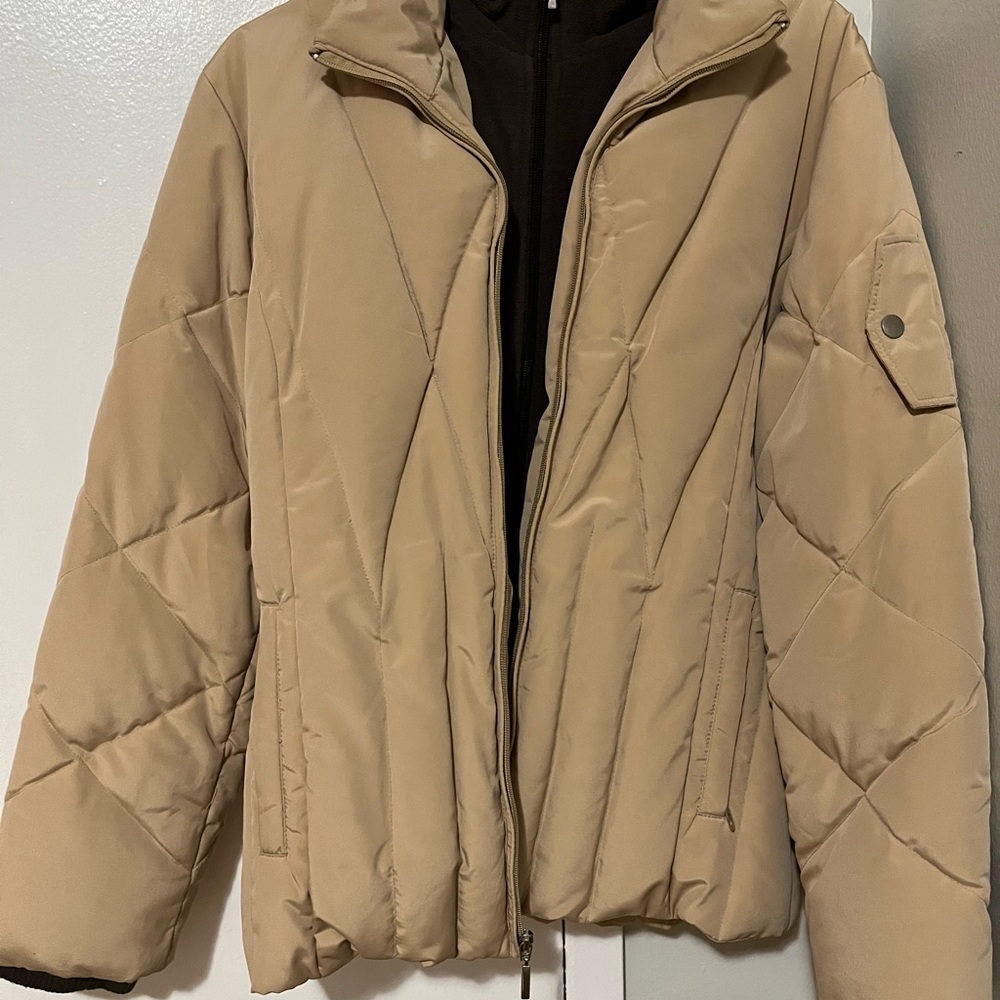 Larry Levine Quilted Puffer Jacket in Tan